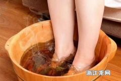 热水泡脚的好处和坏处，热水加醋泡脚有什么好处和坏处？