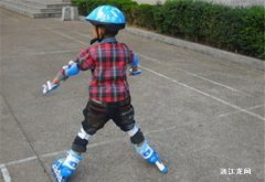儿童学溜冰技巧