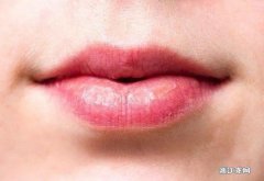 嘴唇干裂怎么快速恢复 6个方法给你水嫩嘴唇