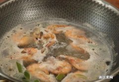 水煮虾是冷水下锅还是热水下锅?